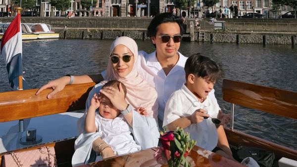 Modis dan Santun, Intip Potret Nikita Willy Berhijab Saat Liburan ke Eropa
