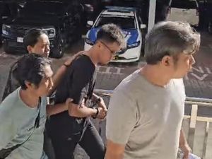Video: Copet yang Kuras ATM Penumpang Trans Jatim Diciduk saat Lagi Ngebakso