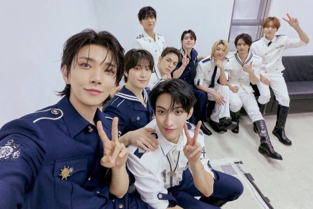 SEVENTEEN mengungkapkan perasaan mendalam atas cinta yang telah diterima dari penggemar sepanjang karir dan berterima kasih atas kekuatan yang telah diberikan.