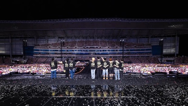 SEVENTEEN berjanji akan segera menyapa penggemar secara langsung sebagai grup usai seluruh member menuntaskan wajib militer di tahun 2028 mendatang.