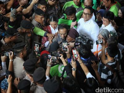 Reaksi Emosional Pendukung Warnai Sidang Putusan Nadiem Makarim