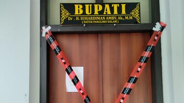 KPK OTT di Kuansing Riau, Bupati Suhardiman Amby Masih Dicari