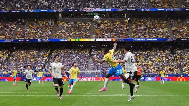 Soccer Football - FIFA World Cup 2026 - Round of 32 - Brazil v Japan - Houston Stadium, Houston, Texas, U.S. - June 29, 2026 Brazil's Endrick in action with Japan's Takehiro Tomiyasu REUTERS/Annegret Hilse