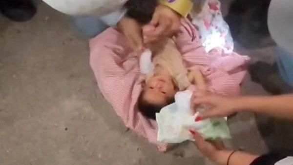 Terjebak 32 Jam, Bayi 18 Hari Berhasil Diselamatkan dari Reruntuhan Gempa
