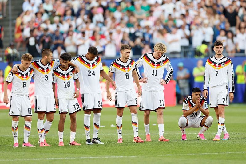 Timnas Jerman FOXBOROUGH, MASSACHUSETTS - JUNE 29: Joshua Kimmich, Waldemar Anton, Nathaniel Brown, Malick Thiaw, Leon Goretzka, Nick Woltemade, Nadiem Amiri and Kai Havertz of Germany look dejected during the penalty shoot out of the FIFA World Cup 2026 Round Of 32 match between Germany and Paraguay at Boston Stadium on June 29, 2026 in Foxborough, Massachusetts. (Photo by Richard Sellers/Sportsphoto/Allstar via Getty Images)