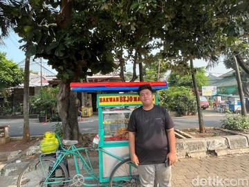 Usaha Turunan, Bakso Malang Ini Bertahan 20 Tahun hingga Punya 6 Gerobak