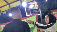 Viral Pria di Bone Dilabrak Istri Bareng Wanita Lain Saat Makan di Warung