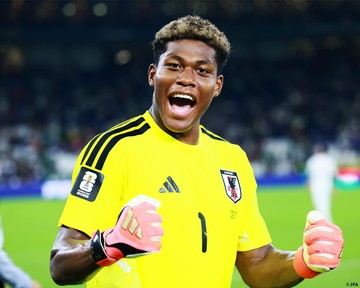 Mengapa Kiper Jepang Zion Suzuki Batal ke PSG?
