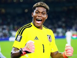 PSG Dikabarkan Buru Kiper Jepang Zion Suzuki