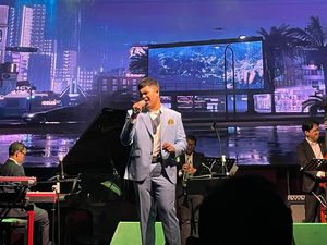 Aksi Memukau Alonzo Brata Buka Konser Indra Lesmana Sydney Reunion Tour