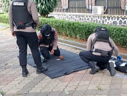 Benda Diduga Mortir Ditemukan di Anjungan TMII, Gegana Evakuasi