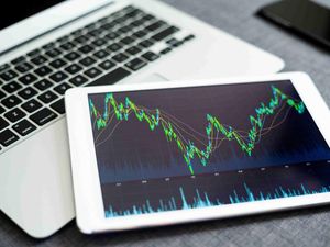 MTEL Tambah Capex-ICBP Tebar Dividen Final, Cek Rekomendasi Saham Hari Ini