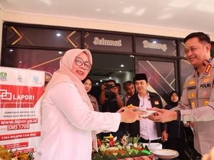 Hari Bhayangkara, PMJ Potong Tumpeng dan Berbagi ke Anak Yatim di Bekasi