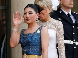 Aksi Spontan Putri Thailand saat Dampingi Raja Rama X di Paris Jadi Sorotan