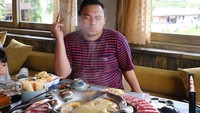 Keanu Agl Hobi Kulineran, Makan Hot Pot di Bali hingga Mangga di Thailand