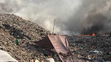 BNPB Ungkap Angin Kencang Jadi Kendala Pemadaman Api di TPA Jatiwaringin