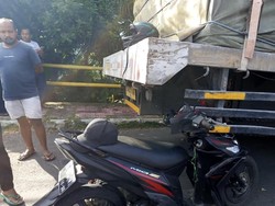 Pensiunan Polri Tewas Tabrak Truk Parkir di Jembatan Kaliunda Klungkung