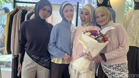 Pikat Gen Z, Tren Busana Muslim Kini Beralih ke Warna Ekspresif dan Layering