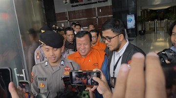 Tahu Dipantau KPK, Bupati Kuansing Jual Land Cruiser Hasil Suap