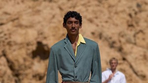 Potret Viknes Waren, Model Indonesia yang Bersinar di Paris Fashion Week 2027