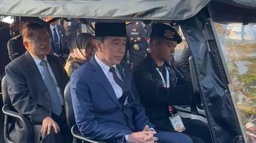 Momen Akrab Jokowi-JK di Hari Bhayangkara: Naik Buggy Car Bareng-Duduk Semeja