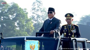 Naik Maung, Prabowo Didampingi Kapolri Cek Pasukan Hari Bhayangkara ke-80