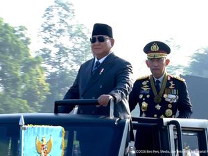 Video: Prabowo Naik Maung, Cek Pasukan Hari Bhayangkara ke-80 Bareng Kapolri