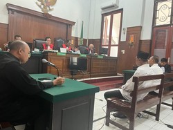 Vonis Berbeda-beda Yasin dan Sugeng Anggota Ormas Pengusir Nenek Elina