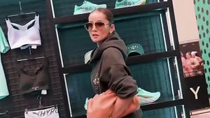 Gaya Sporty Luxe Olla Ramlan Dukung Tristan Molina di Hyrox Jakarta 2026