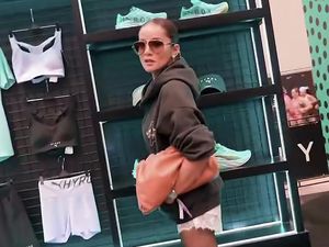 Gaya Sporty Luxe Olla Ramlan Dukung Tristan Molina di Hyrox Jakarta 2026