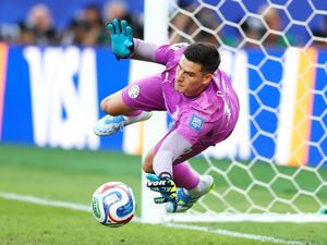 Kisah Kiper Timnas Paraguay Rela Jual Segalanya demi Anak