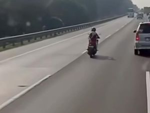 Video: Heboh Pemotor Santuy Masuk Tol Japek gegara Salah Baca Maps