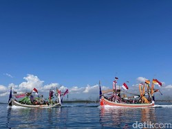 Ribuan Nelayan Banyuwangi Iringi Tradisi Petik Laut Muncar