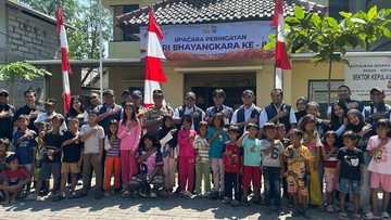 Semangatnya Warga Ikuti Peringatan Hari Bhayangkara Ke-80 di Pulau Kelapa