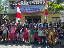 Semangatnya Warga Ikuti Peringatan Hari Bhayangkara Ke-80 di Pulau Kelapa