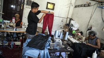 Berita dari Detik Finance: Pesanan Membludak! Konveksi Seragam Sekolah di Semarang Kebanjiran Order