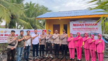 Hari Bhayangkara ke-80, Polres Inhil Bedah Rumah dan Buat Sumur Bor untuk Warga