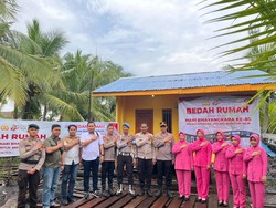 Hari Bhayangkara ke-80, Polres Inhil Bedah Rumah dan Buat Sumur Bor untuk Warga