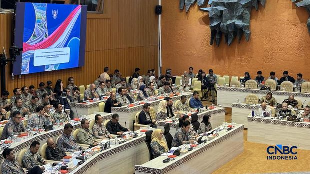 Rapat Dengar Pendapat (RDP) Komisi V DPR RI dengan Dirjen Bina Marga Kementerian Pekerjaan Umum, Rabu (1/7/2026). (CNBC Indonesia/Elga Nurmutia)