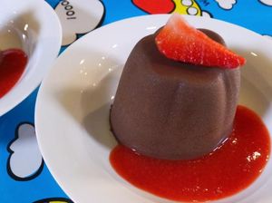 Resep Anak : Puding Cokelat Saus Strawberry