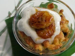 Resep Cake: Banana Pie with Almond Crumble and Yoghurt Cream