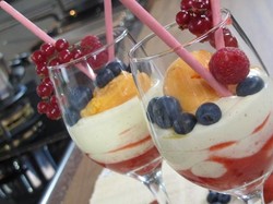 Resep Dessert: Light Cream Mousse Verrine with Berries Compote