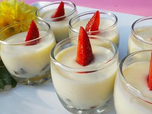 Resep Dessert: Panna Cotta Kurma dan Strawberry