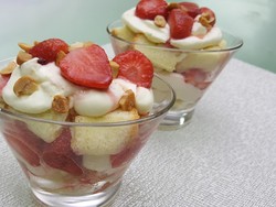 Resep Dessert: Trifle Strawberry Cream Cheese