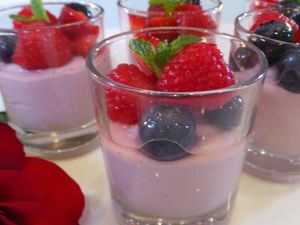 Resep Dessert: Very Strawberry Yogurt Mousse