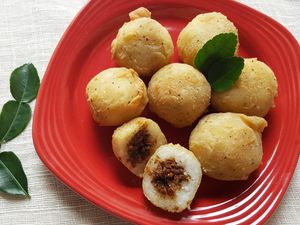 Resep Kue : Bola Ketan Goreng Sambal Roa