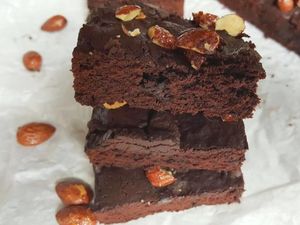 Resep Kue : Chewy Chocolate and Almond Cake