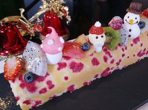 Resep Kue: Fraisier  Log Cake and Santa Strawberry