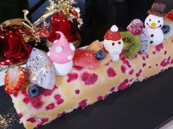 Resep Kue: Fraisier  Log Cake and Santa Strawberry