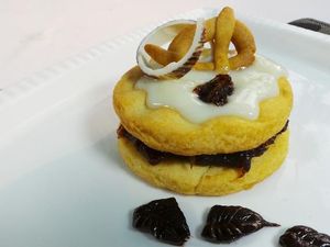 Resep Kue: Sable Pasta Kurma dengan Krim Air Mawar